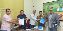 Sintet recebe representantes da campanha de Vicentinho Júnior e apresenta carta-compromisso da educação